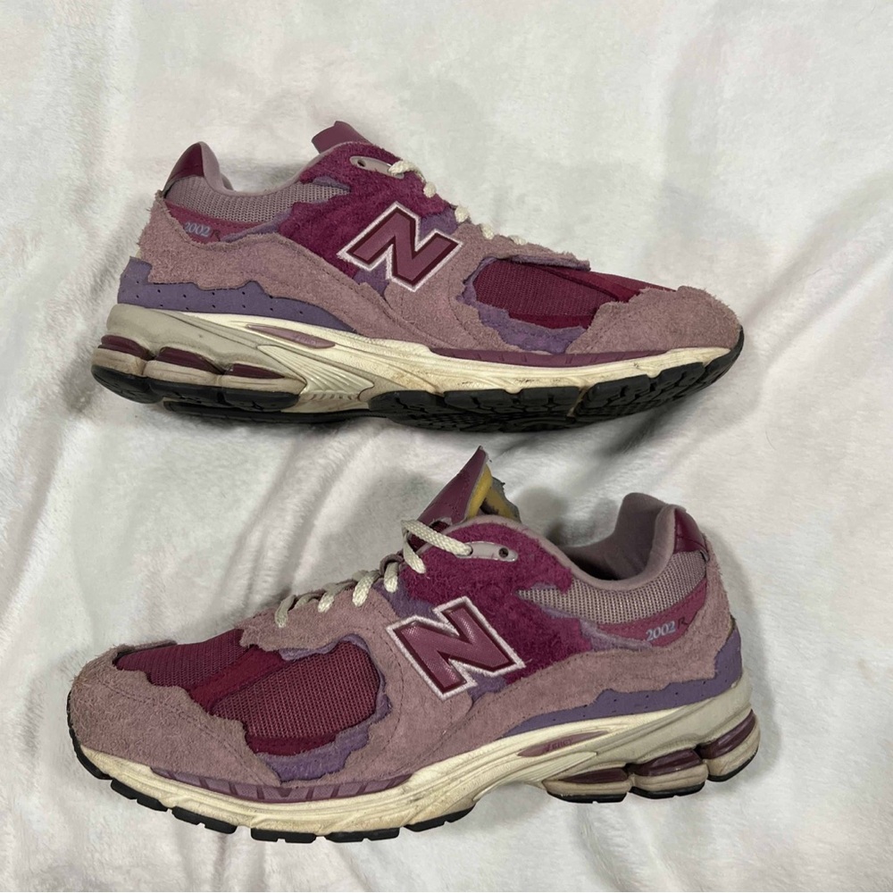 New Balance 2002R Sneakers